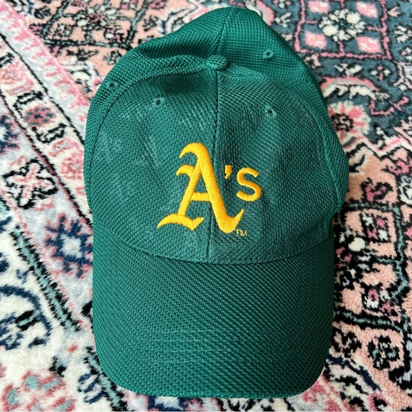 Rare Oakland Athletics A’s MLB Fitted Hat ball cap - Picture 1 of 4